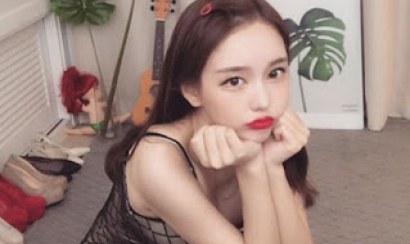Streamer ChuJeong lộ ảnh nóng khoe ngực trên live