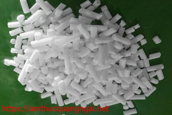 Tẩy vết keo 502 tr&ecirc;n s&agrave;n gỗ bằng đ&aacute; kh&ocirc;