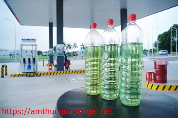Tẩy vết keo 502 tr&ecirc;n gỗ bằng xăng thơm