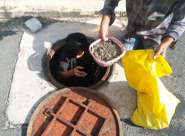 c&aacute;ch chống h&ocirc;i hố ga