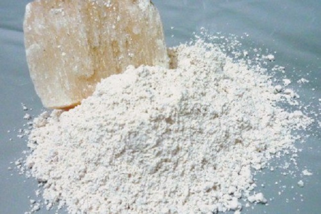 su dung bot thach  cao de lay lai do sang bong cua vat lieu kinh trong nha