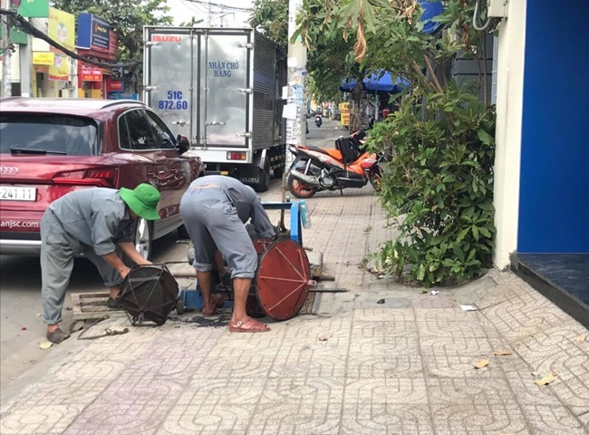 Thợ nạo v&eacute;t hố ga quận 11 Minh Đức được sự t&iacute;n nhiệm