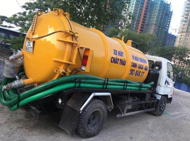 cho thu&ecirc; xe bồn vận chuyển b&ugrave;n vi sinh chuy&ecirc;n nghiệp