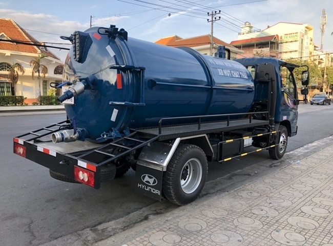 Gi&aacute; cho thu&ecirc; xe bồn vận chuyển b&ugrave;n vi sinh